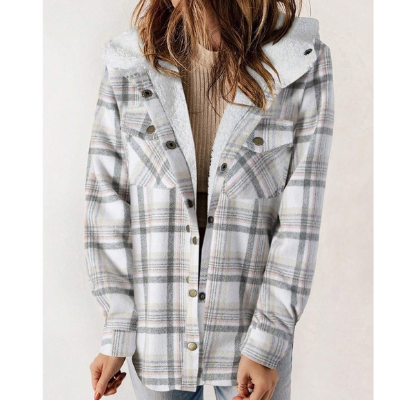 Cozy Plaid Print Snap Button Down Teddy Lined Jacket Shacket - Picture 3 of 3